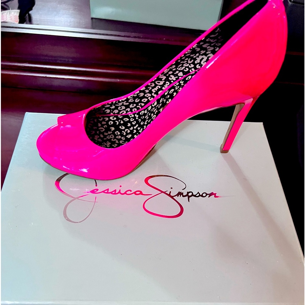 Hot Pink Pumps Beautiful for this summer weather.
